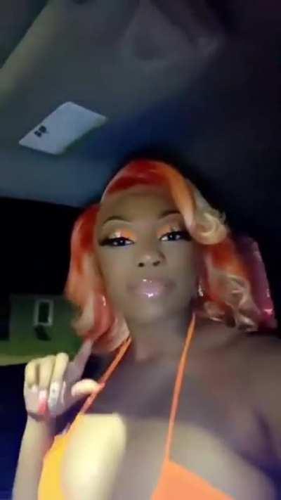 she got them big ass bitties doe