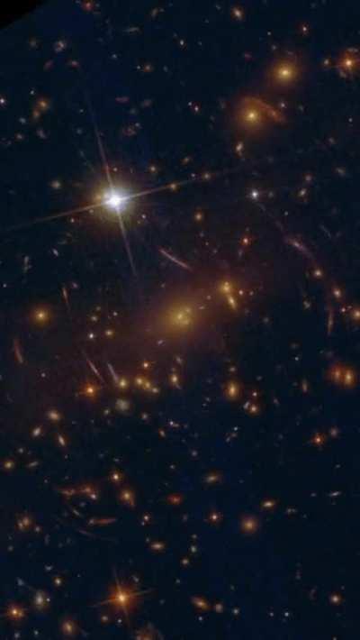 Hubble image of deep space vs James Webb's image of the same point. Credit: Twitter: @DeepSkyDude