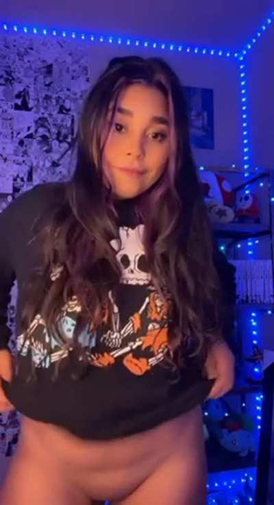 Raise your cock if you want to give me my first creampie