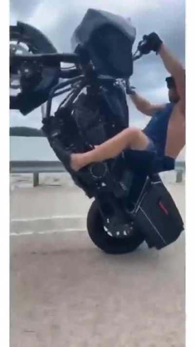 Crazy mfer on a Harley 💀