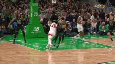 [Highlight] Al Horford demands a review as Pascal Siakam hits him in the nuts and gets his wish as it gets reviewed for a hostile act