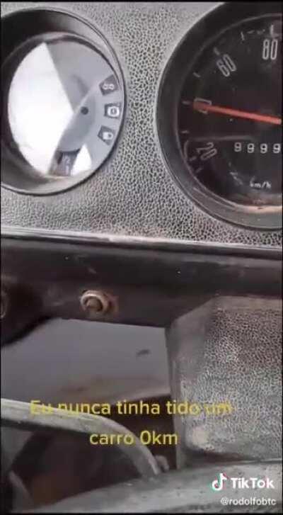 Amigos do tio Sérgio comemorando o carro novo