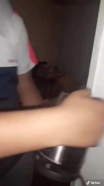 Scorpion matero *intensifies*