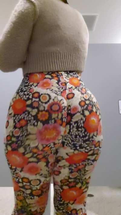 Tell me how much you like to see my milf ass jiggle and bounce