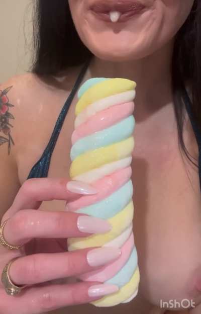 Pretending this marshmallow is ur cock 