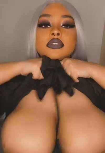 Big Titty Goth Blasian GF, anyone? OC