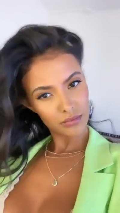 Green jacket cleavage (taken from IG Stories)