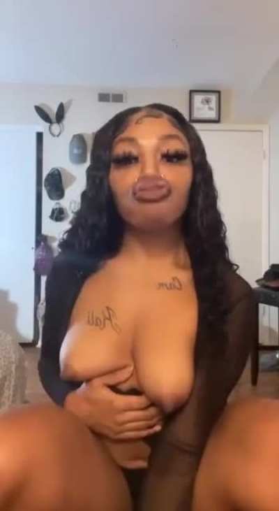 i hate that her lips always black as shit but y’all like her so here 