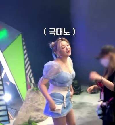 Rare jeongyeon sight 👀