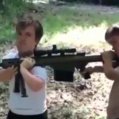 Детишки с пистонами