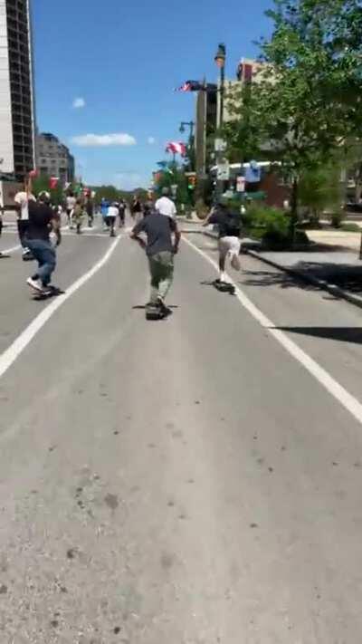 Skaters take over the streets to support the fight against racism and police brutality 🖤🛹