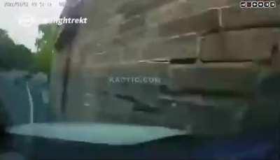 优雅驾驶的女性