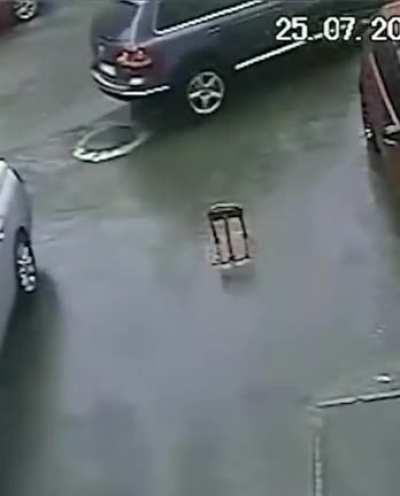 Distracted much? 😂