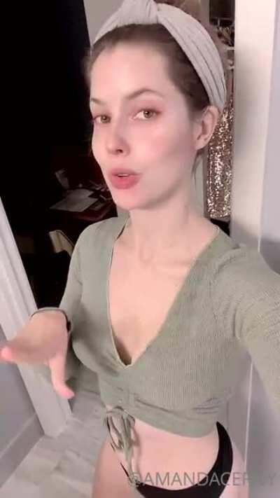 Her Ass Scratch Stuff !!