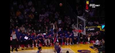 [Highlight] LeBron James Hits 3 In Front of Pistons Bench