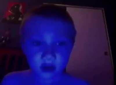 kiD TuRNs bLUe aND fUcKiNg DiEs
