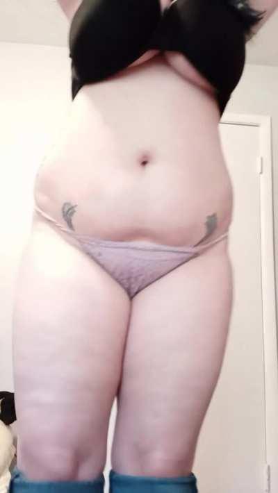 If at least one guy wants to see me strip more often, I'll celebrate and fuck myself💕