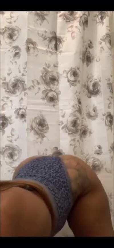 This twerking from the front shit is so wack