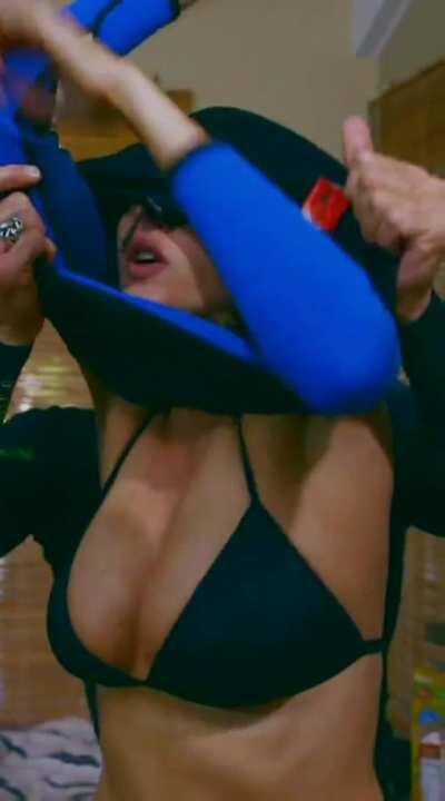 Estella Warren gets better every second