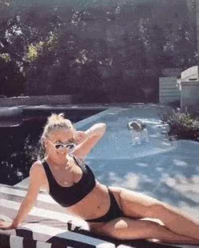 She's an absolute 10