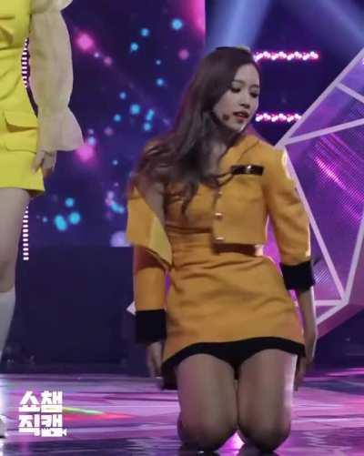 Mina showing off her shoulder + lipbite