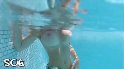 Big Boobs Underwater