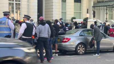 In the UK you’re not supposed to mix in groups of six or more to try and stop the spread of COVID-19. £100 fines for anyone caught breaking the law, unless you’re back and protesting.