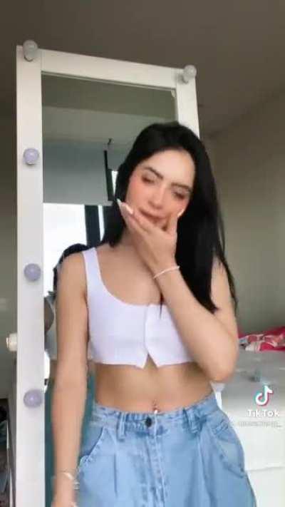 Cómo le gusta mover el culito 😍😍🤤