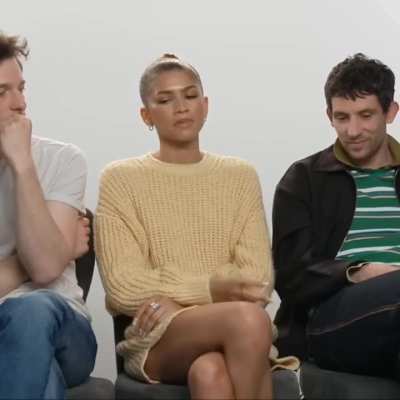 Zendaya double crossing 😍