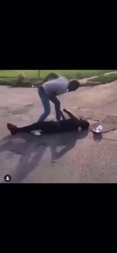 Head kick while on the ground😬