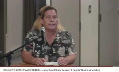 Antisemitic Qanon Karen claims to be a cloning expert and goes on a crazy antivaxx rant at a school board meeting: 