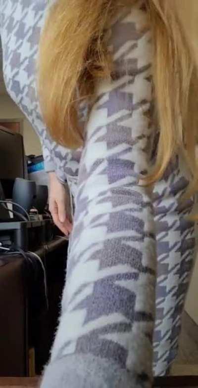 The season of sweater dresses, suede boots and stockings is almost over... (FEMALE)44