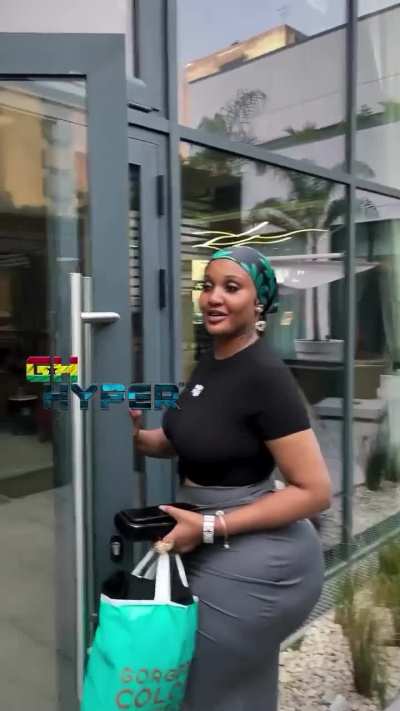 I love how African women max out when they get a BBL. Their goal to to make it minimum 60 inches 😈