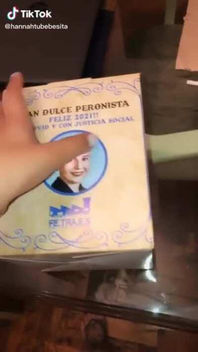 Pan dulce peronista, sin COVID y con justicia social. (No encontré el flair Cringe)