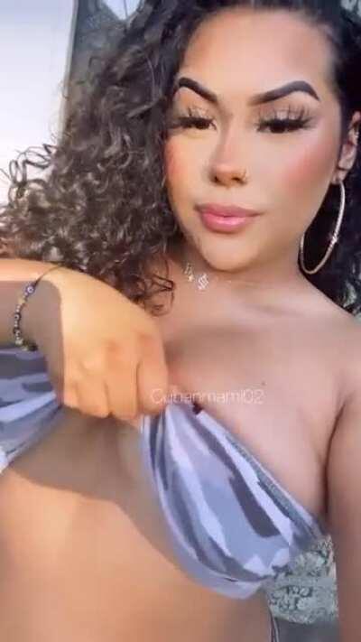 Tittie droppin’ 😋