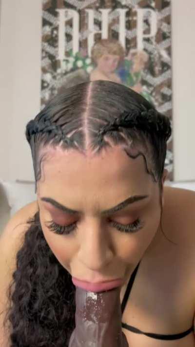 Thick lips on a dildo. Mega link in the comments.