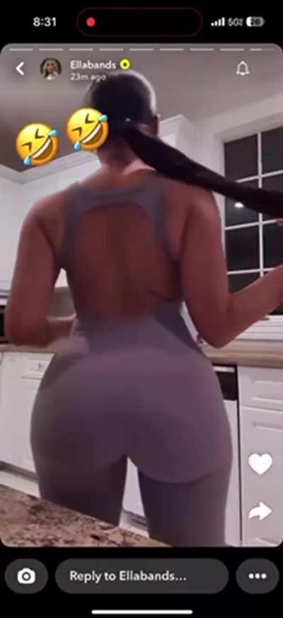 Ella making it clap 🍑