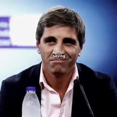 Toto tomó cinco pesos que tenia en el tesoro y dos pasajes de avion, los bendijo y, al repartirlos, logró encajarle pesos a USA 🙏🙏🙏