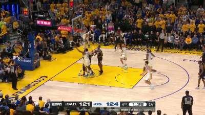 [Highlight] Draymond Green blocks Sabonis' layup attempt and lets him hear it!