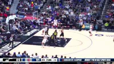 [Highlight] John Wall with the razzle dazzle