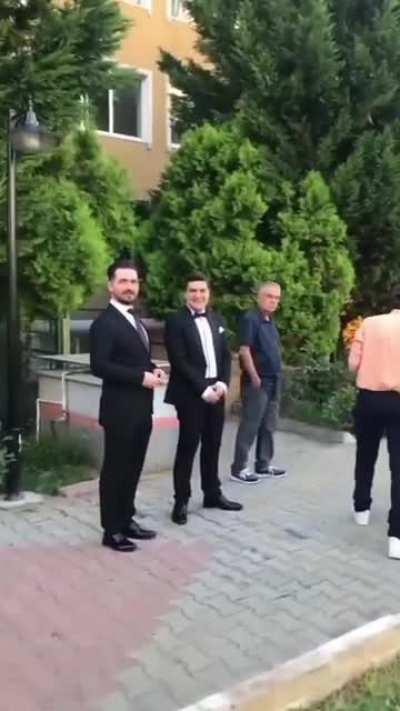 dansa bak amk puhahahah