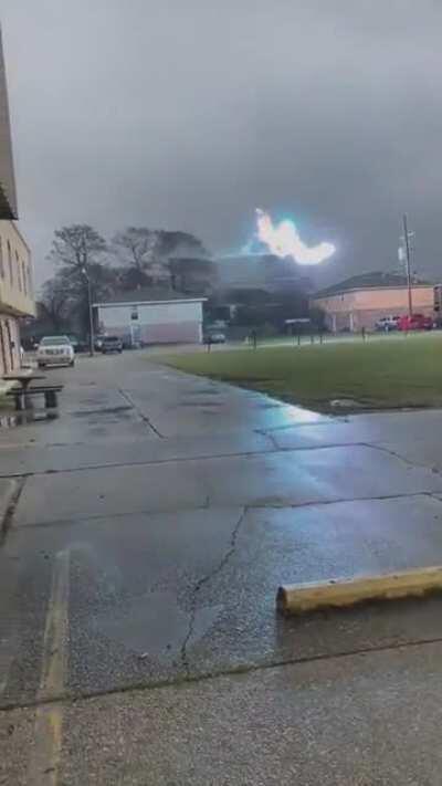 🔥 Power surge caused by the storm in the South created a scary fireball traveling across damaged powerline