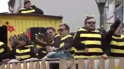 Posting Bee Until Bee Mount