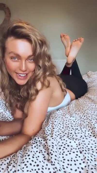 Would you like to play with my soles? 💋