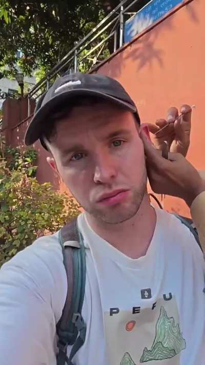 $1 ear cleaning in India