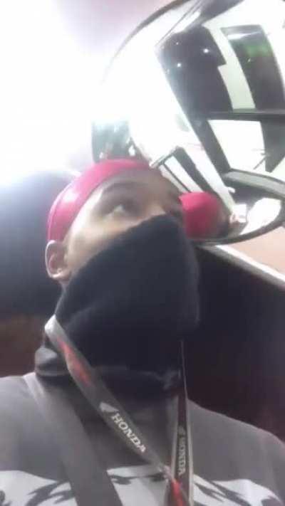 Mucalol quando encontra algum fã na rua