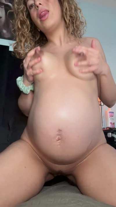 Ever get nudes from a pregnant girl ? 