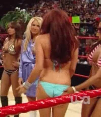 Maria‘s sexy young booty