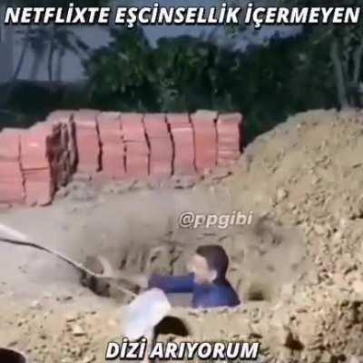 Yeter artik netflix adam bana homofobik gibi davranma