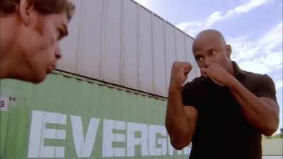 This is my favorite scene from my favorite anime (デクスター 警察官は殺人鬼
), what is yours?